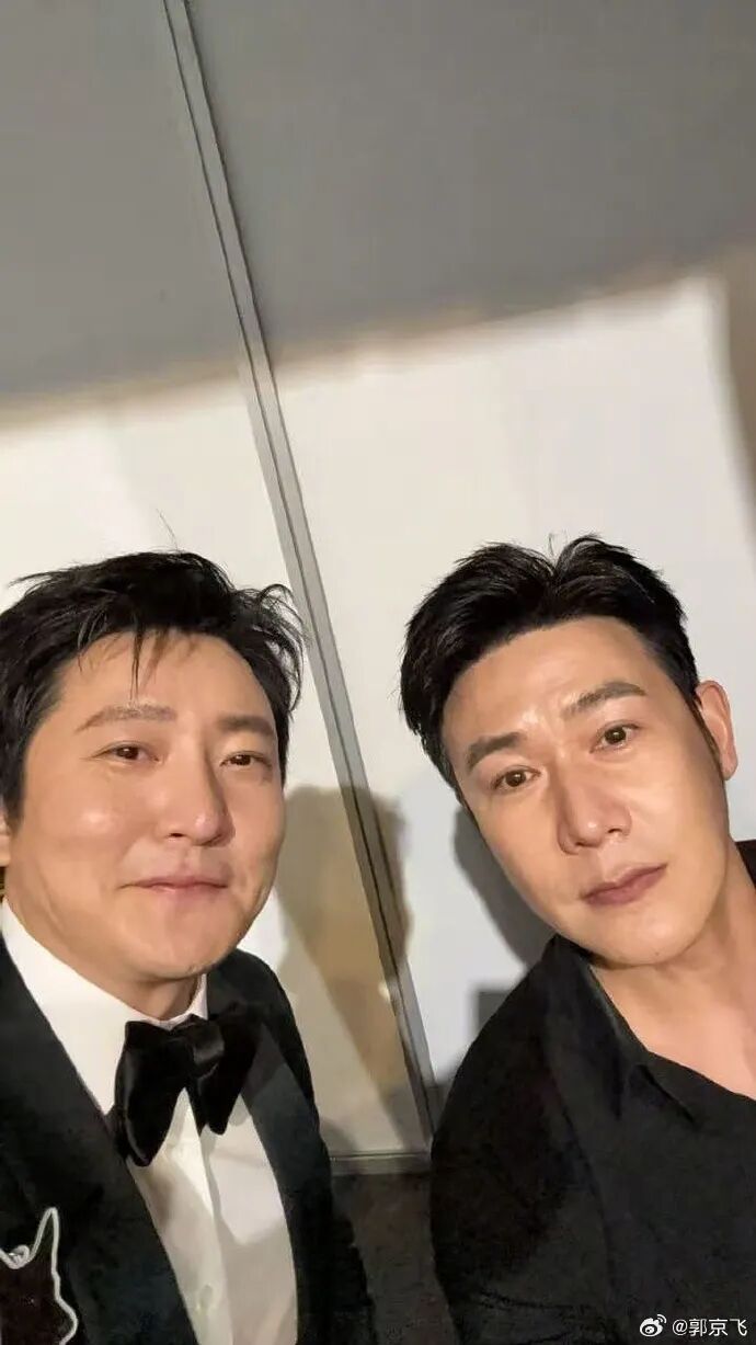 陆毅颁奖礼喊话郭京飞 台下笑疯